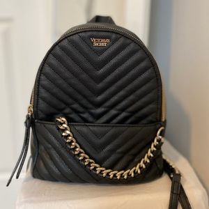 VICTORIA'S SECRET Pebbled V-Quilt City Backpack S